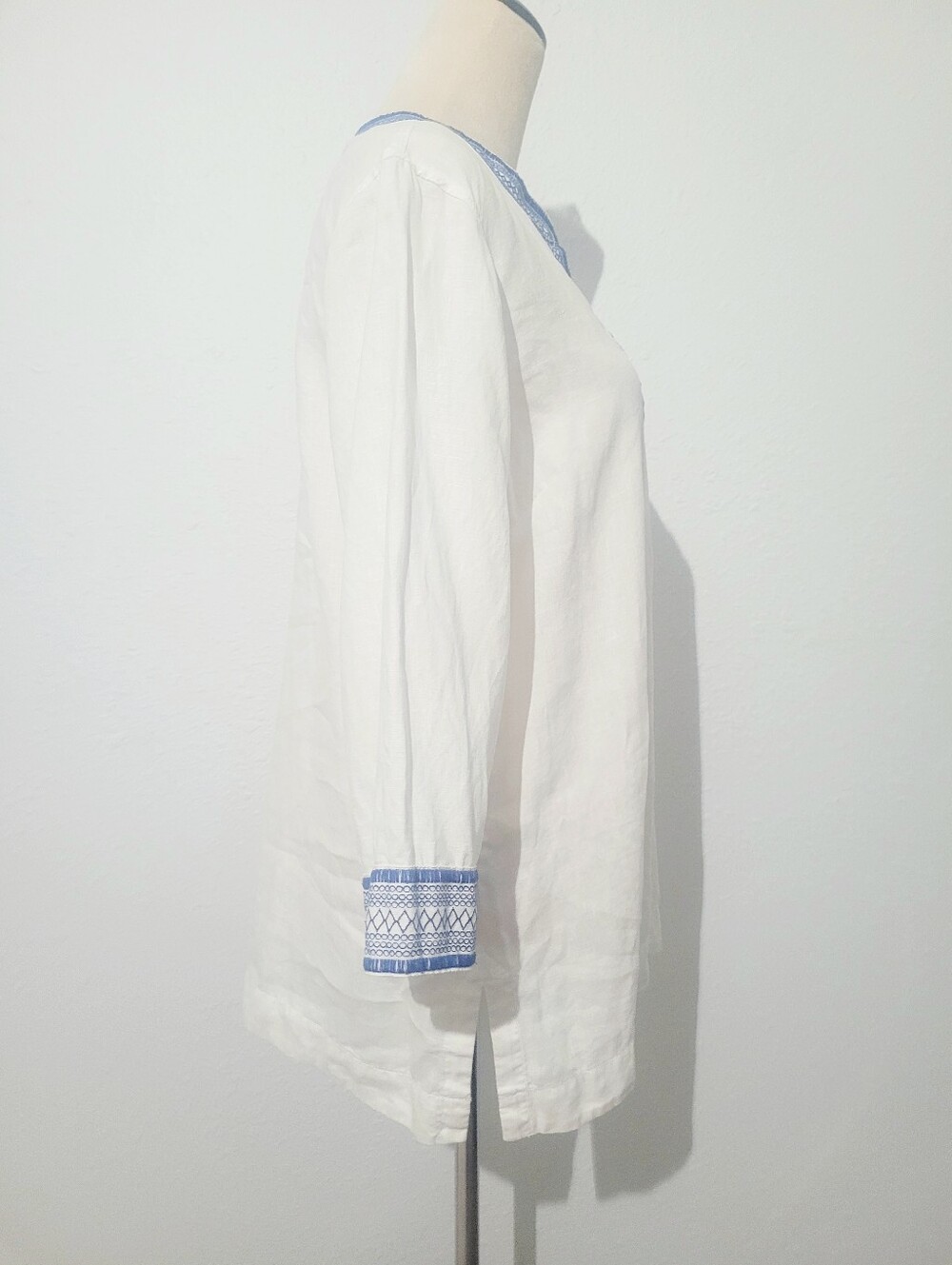Tommy Bahama 100% Linen Tunic Top Medium White Blue Embroidered Beach Boho - Picture 4 of 12